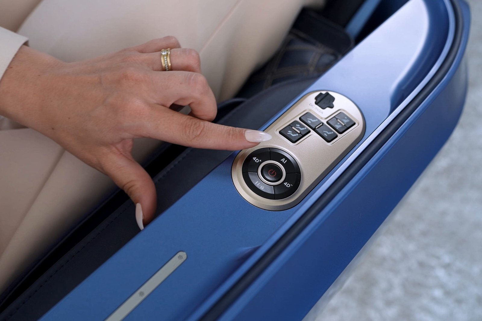 Massage chair Ogawa - Maestro AI 5D buttons